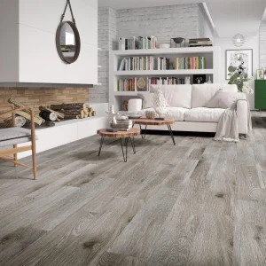 ARTICWOOD 絲柔｜30x150cm木紋灰｜西班牙實景圖(1)